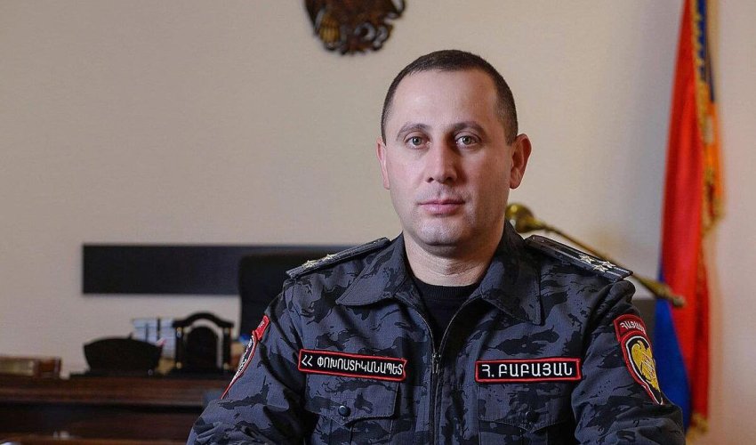 Ermənistan Polis Qoşunlarının komandanı vəzifəsindən azad edilib 
Ermənistan Polis Qoşunlarının komandanı vəzifəsindən azad edilib