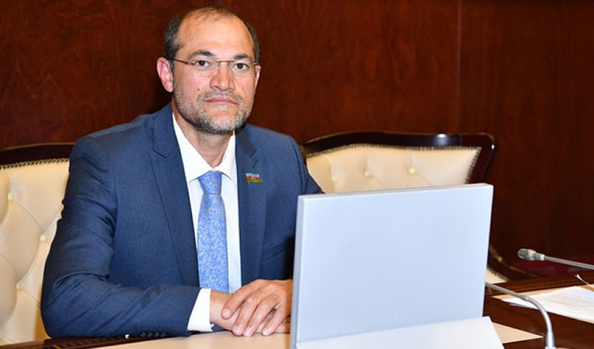 Deputat hesab edir ki, dövlət qulluğunda şəffaflıq və ədalət prinsipi yoxdur Deputat hesab edir ki, dövlət qulluğunda şəffaflıq və ədalət prinsipi yoxdur