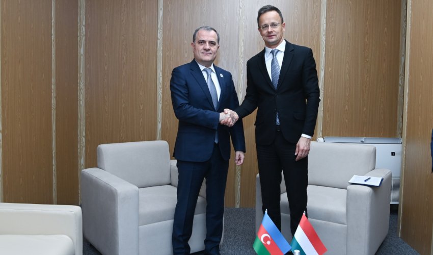 
Главы МИД Азербайджана и Венгрии обсудили стратегическое партнёрство между двумя странами