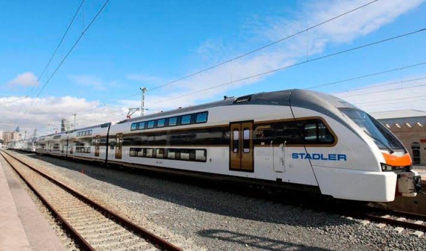 Bakı-Sumqayıt sürət qatarına daş atan yeniyetmələr polis tərəfindən müəyyən edilib Bakı-Sumqayıt sürət qatarına daş atan yeniyetmələr polis tərəfindən müəyyən edilib