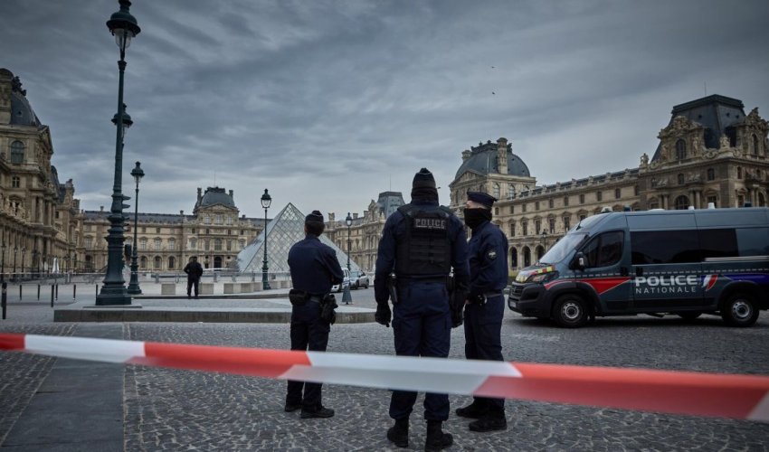 Louvre jewel theft suspects were petty criminals from Paris suburb – prosecutor