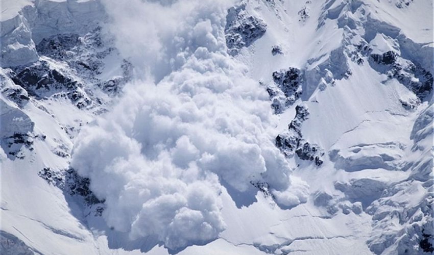 Himalayda qar uçqunu nəticəsində üç nəfər ölüb, səkkiz nəfər itkin düşüb