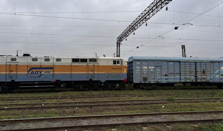 Qazaxıstan taxılı daşıyan qatar Azərbaycan üzərindən Ermənistana yola düşüb