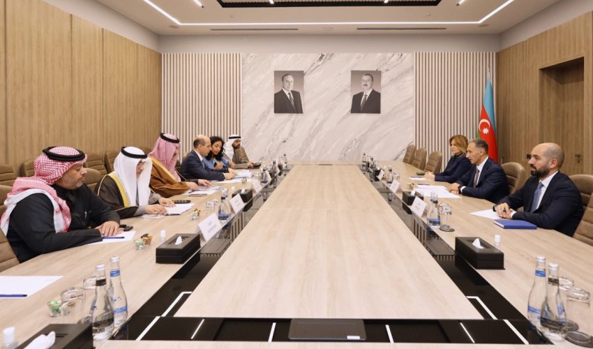 Nazir ərəb ölkələrinin aparıcı inkişaf fondlarının nümayəndələri ilə görüşüb