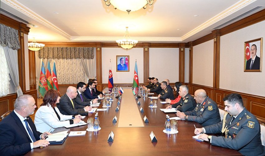 Баку и Братислава укрепляют связи в обороне