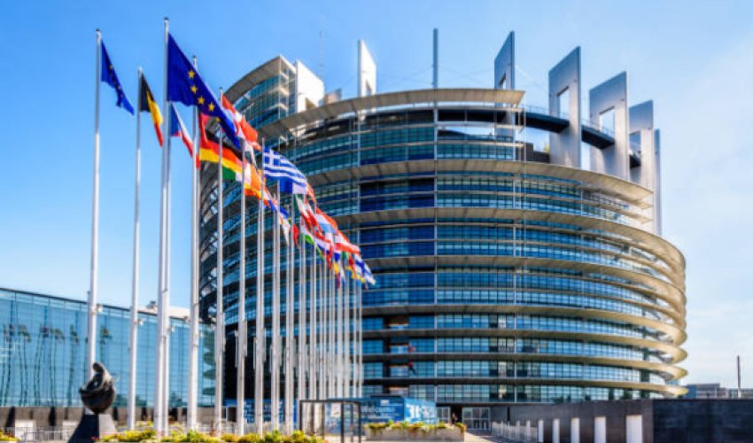 «Русский дом» закрывается, офис Европарламента открывается