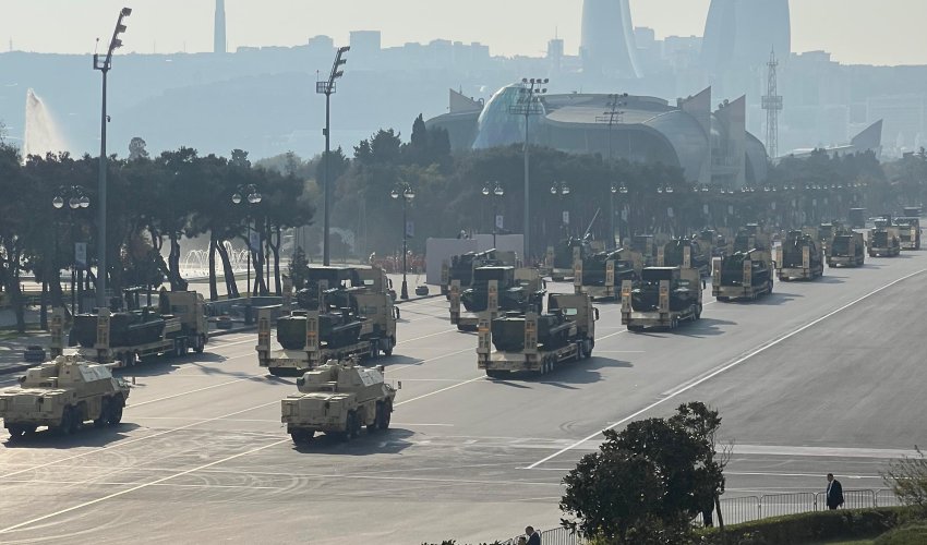 Bakıdakı hərbi paraddan maraqlı görüntülər - Video