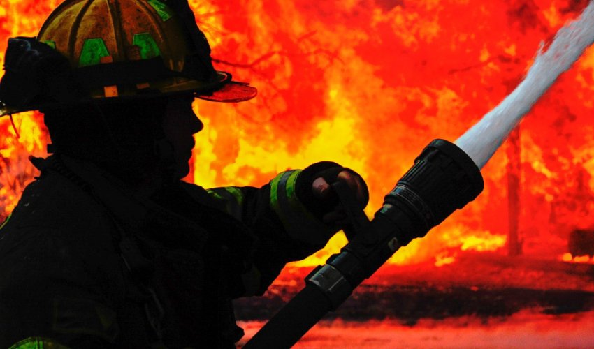 Şəkidə 4 otaqlı ev yanıb