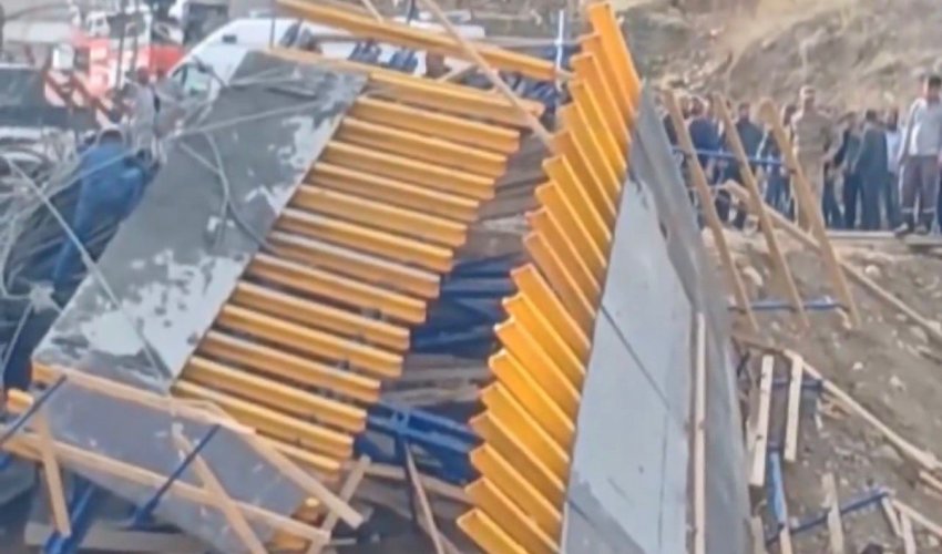 Türkiyədə körpü çöküb, ölənlər var