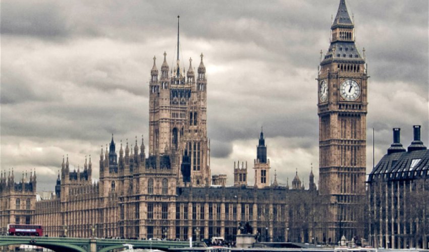 Великобритания заморозила обмен разведданными с США