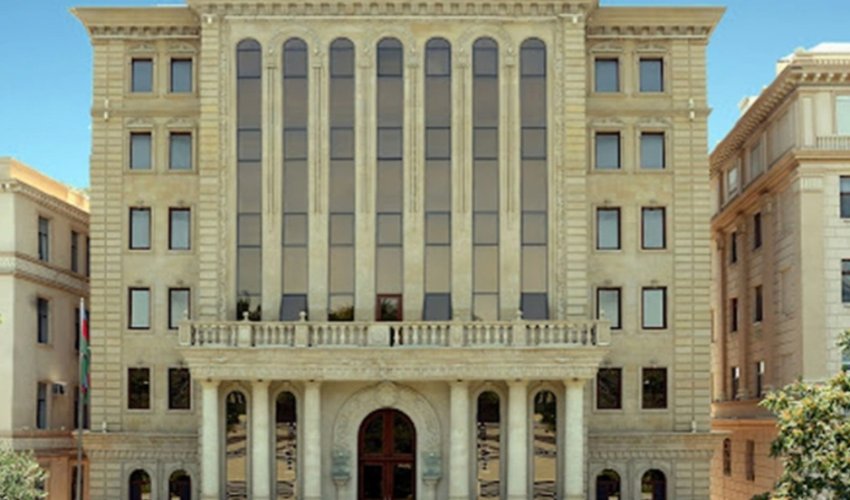 Nəsimi Rayon İcra Hakimiyyətinin yeni başçısı kollektivə təqdim olunub