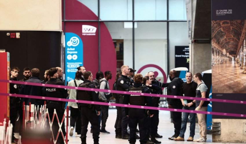 Парижская полиция открыла огонь по вооруженному ножом мужчине