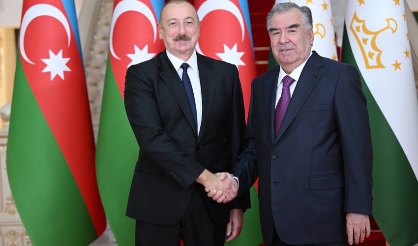 Emoməli Rəhmon İlham Əliyevi təbrik edib