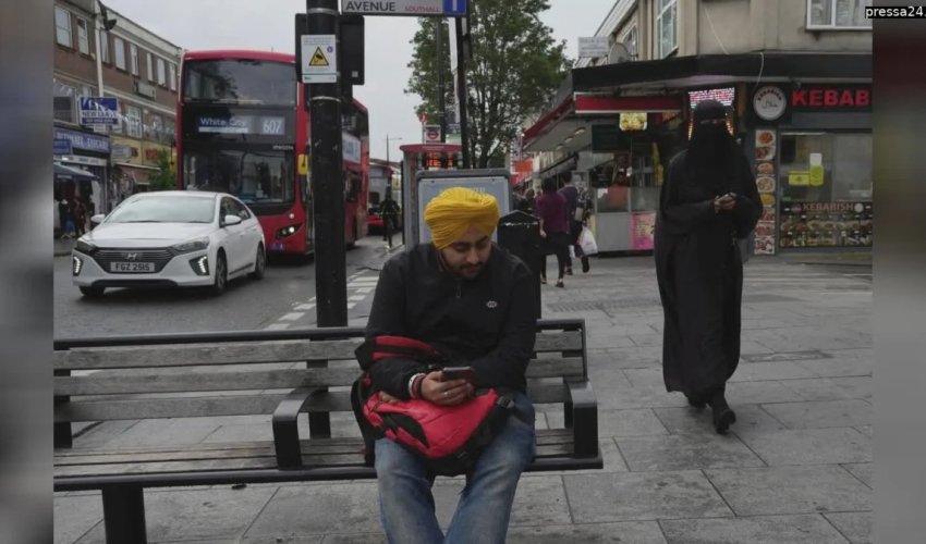 В Британии могут начать изымать ювелирные украшения у мигрантов