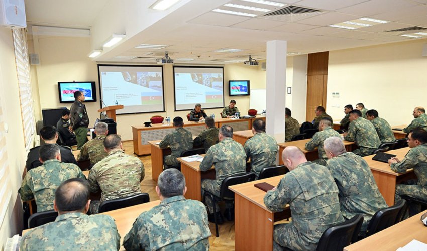 Bakıda NATO-nun mobil təlim qrupu tərəfindən kurs keçirilir
