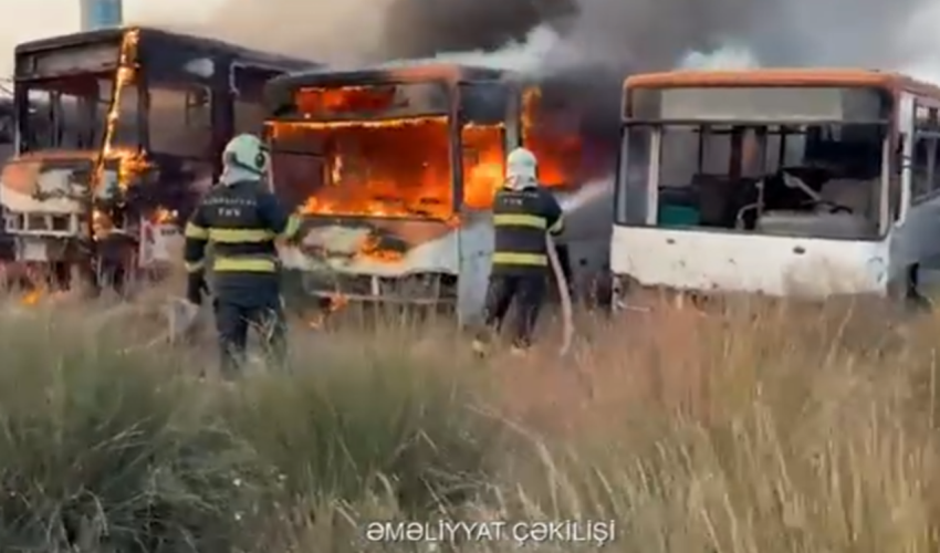 Abşeronda yararsız avtobuslar yanıb - Video