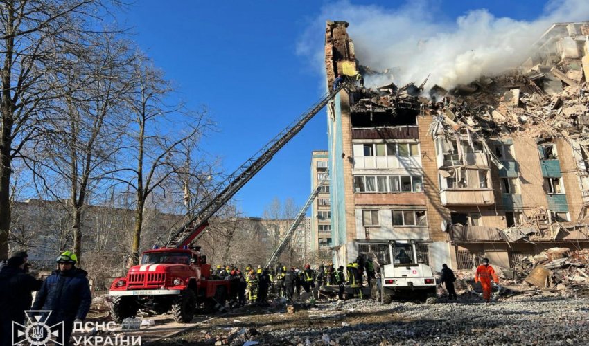 
Rusiyanın Ukraynada yaşayış binasına hücumunda ölənlərin sayı 20-yə çatıb
