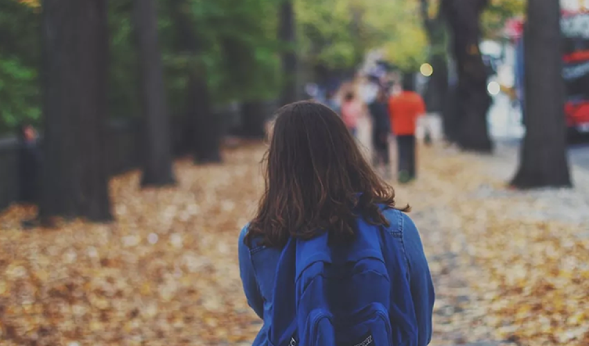 Sığınacaqda qalan yeniyetmə qız itkin düşüb