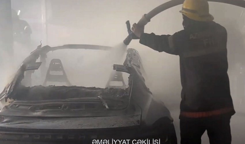 Babək prospektində təmir sexində yanğın olub, "Porsche" yanıb - Video