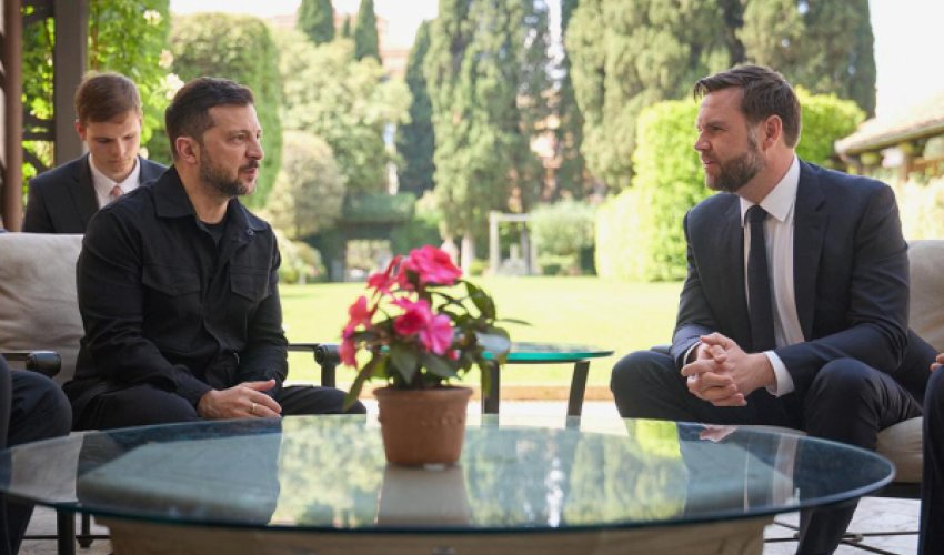 Зеленский провел телефонный разговор с Вэнсом