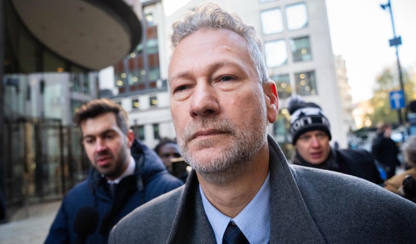 Лидера британской партии посадили за взятки от России