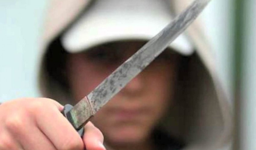 Gəncədə yeniyetmə bıçaqlanıb