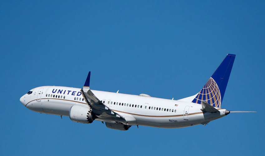 NYP: самолет United Airlines столкнулся с метеозондом на высоте 11 км