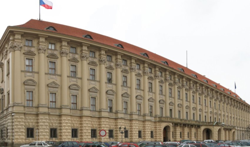 Çexiya XİN vətəndaşlarını Venesuelanı tərk etməyə çağırıb