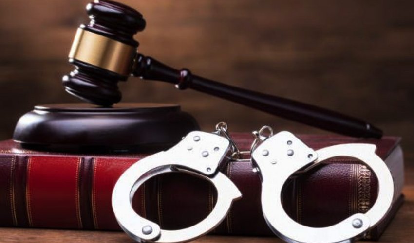 Bir vəkilin fəaliyyətinə xitam verilib