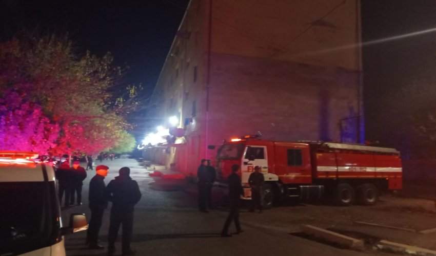 Goranboyda döşəməsi çökən bina söküləcək