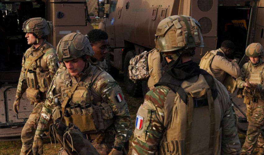 Во Франции готовят новую модель срочной службы