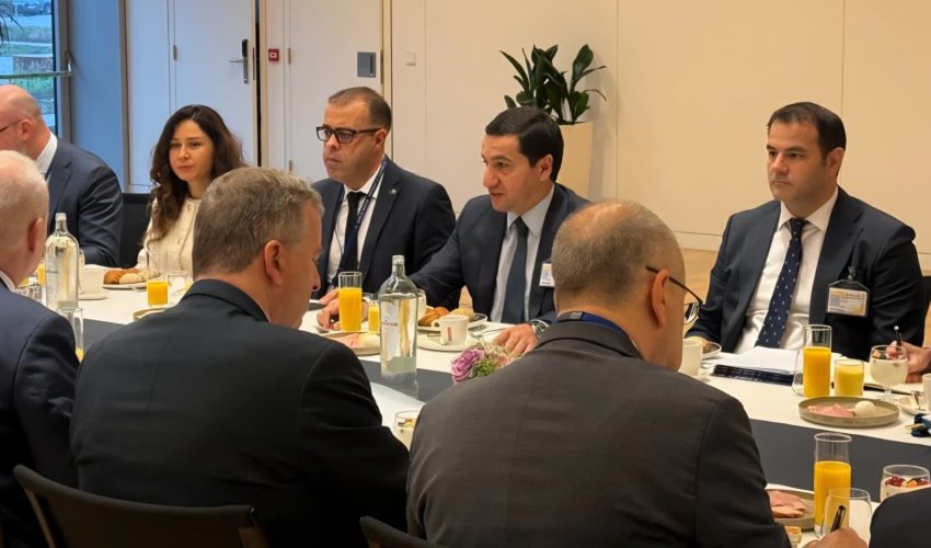 Hikmət Hacıyev NATO-nun Baş Qərargahında olub