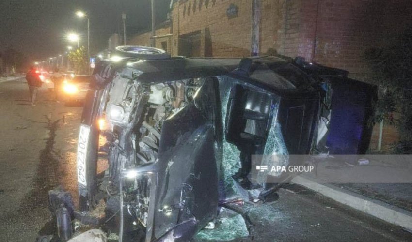 Gəncədə avtomobil aşıb, xəsarət alanlar var