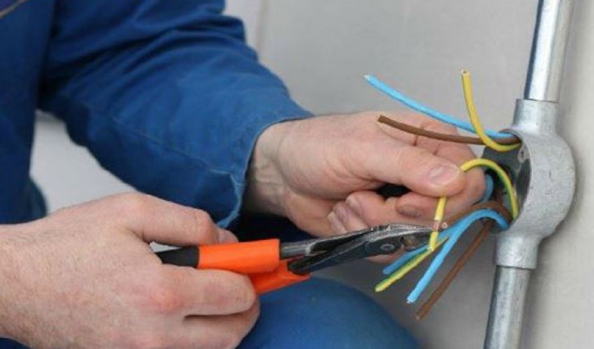 Gəncədə "Azərişıq”ın əməkdaşını elektrik cərəyanı vuraraq öldürüb