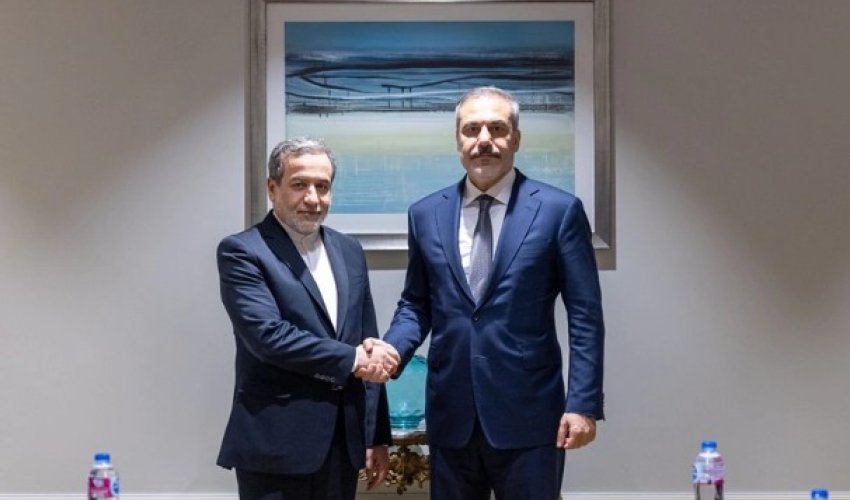 Türkiyə və İran XİN başçıları arasında görüş başlayıb