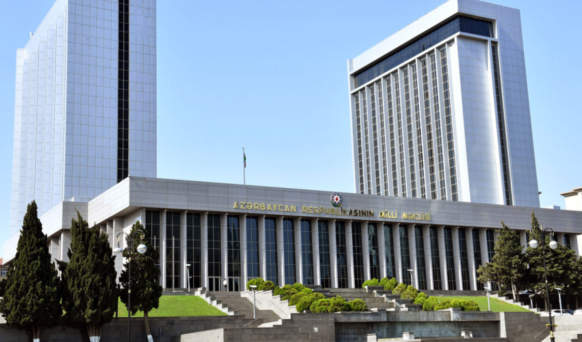 Parlamentdə büdcə müzakirələri davam edir