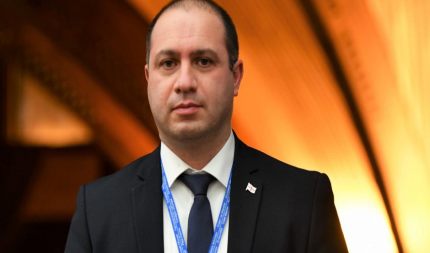 Gürcüstan məktəblərində vahid geyim forması tətbiq olunacaq