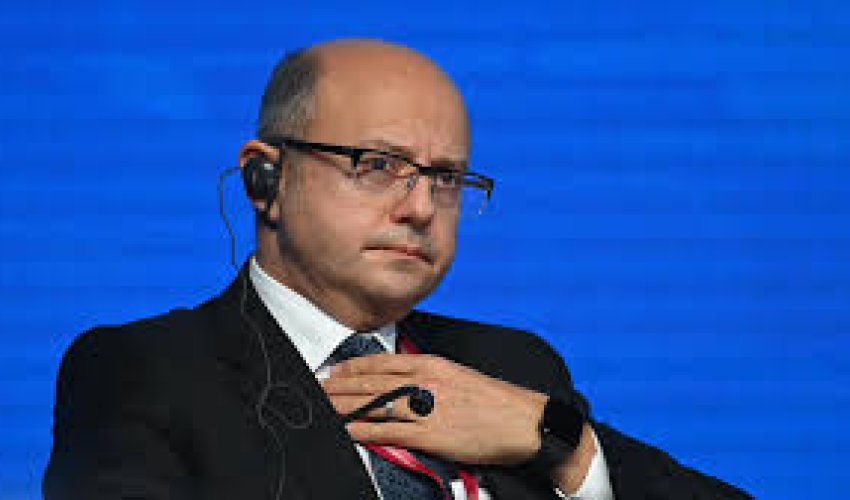 Министр энергетики обсудил с Universal Energy реализацию солнечной станции в Гобустане