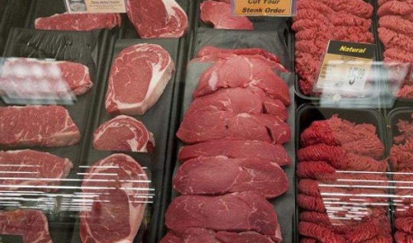 Bakı anbarında 1 tondan çox yararsız at əti aşkarlanıb