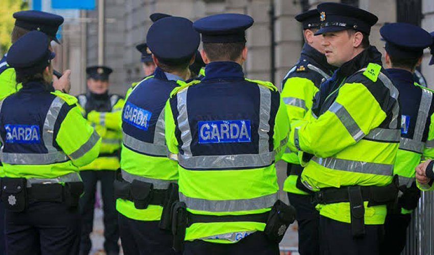 Полиция Ирландии расследует сообщения о дронах в небе во время прилета Зеленского