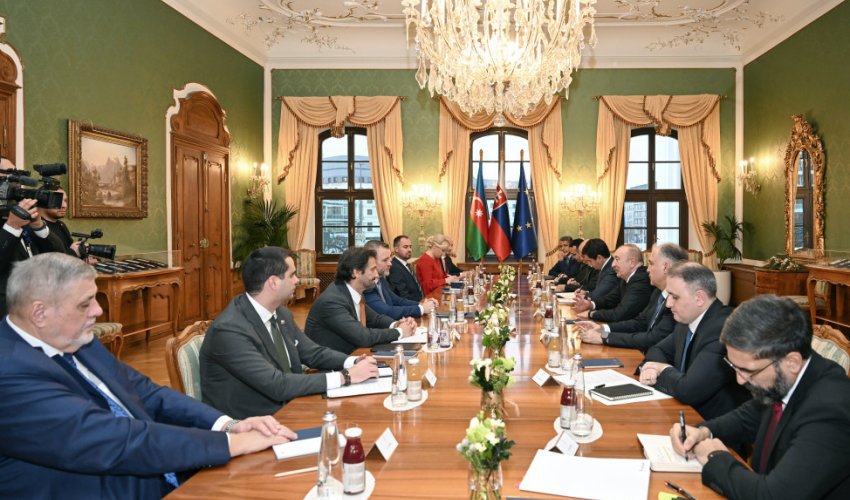 Azərbaycan və Slovakiya prezidentlərinin geniş tərkibdə görüşü olub
