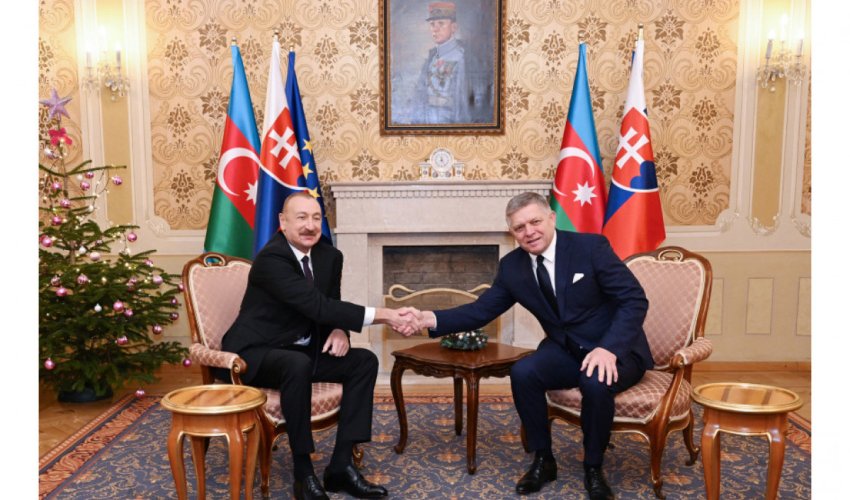 Əliyev Robert Fitso ilə təkbətək görüşüb