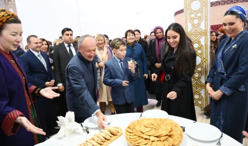 Leyla Əliyeva Türkmənistan milli mətbəxinə həsr olunan sərgidə iştirak edib