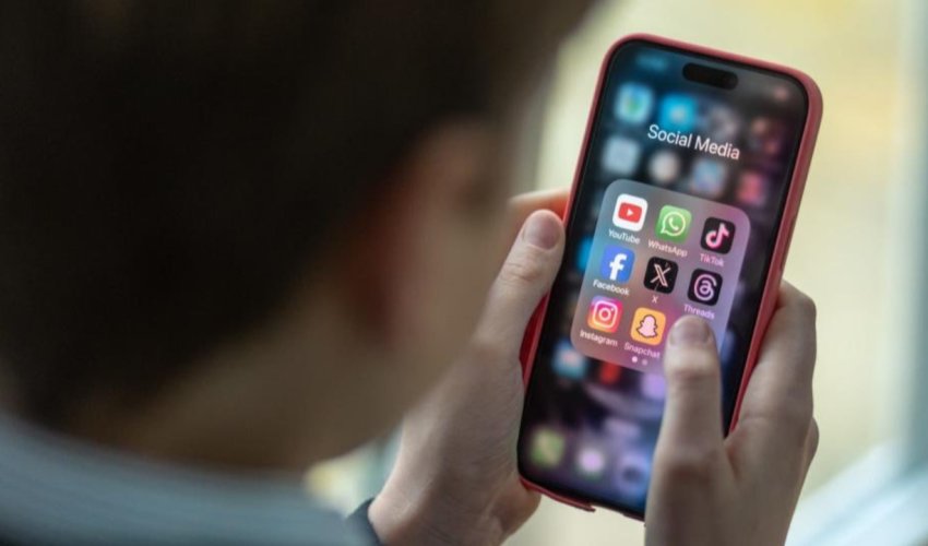 Австралия первой в мире запретила соцсети для детей