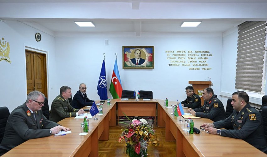Азербайджанские военные встретились с представителями НАТО