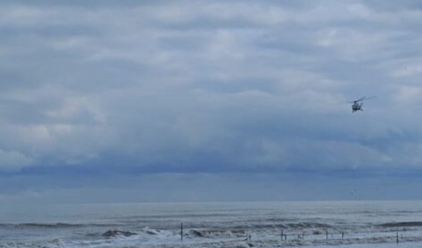 МЧС продолжает поиски рыбаков на Каспии - Bидео