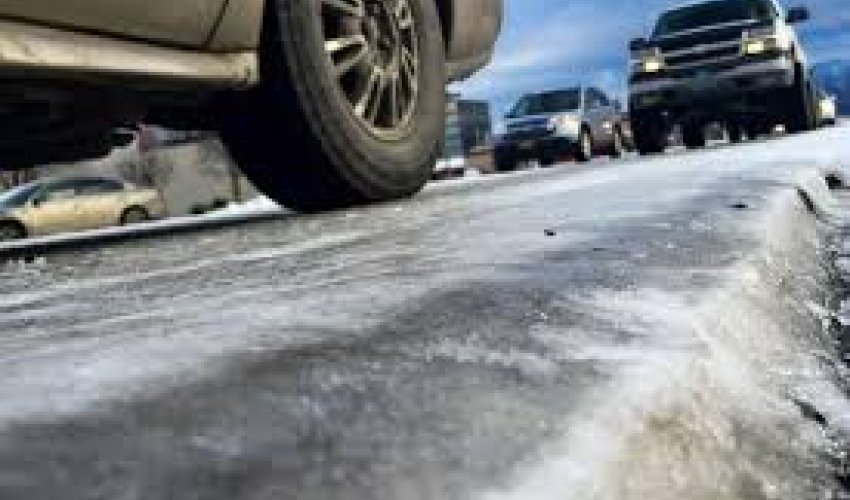 В Гобустане гололедица спровоцировала массовое ДТП