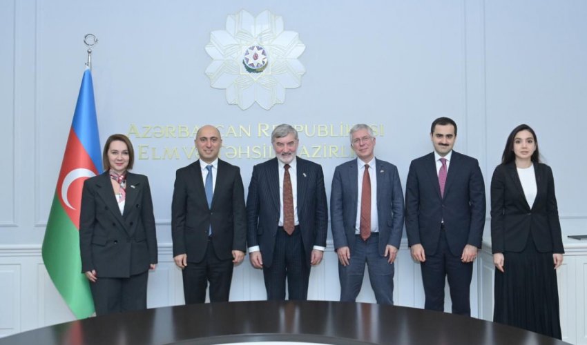 Əmrullayev Böyük Britaniyanın Lordlar Palatasının üzvü ilə görüşüb