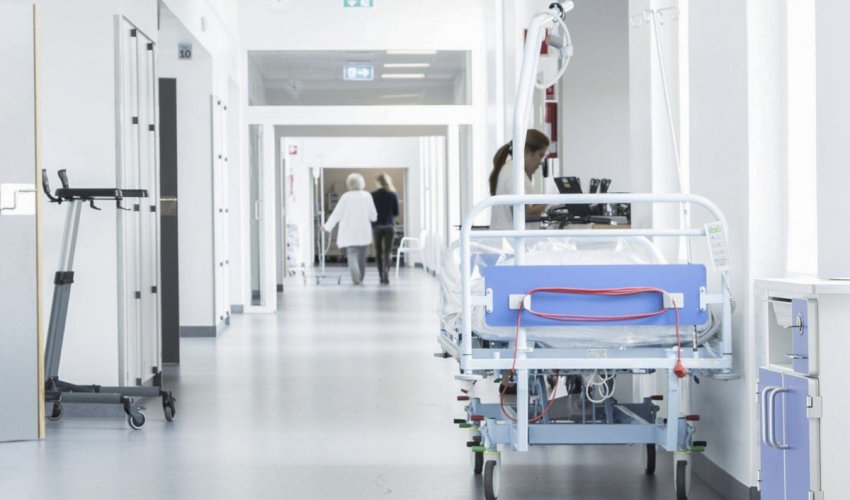 Дочь погибшей при пожаре в Баку Кенуль Велибейли переведена в палату