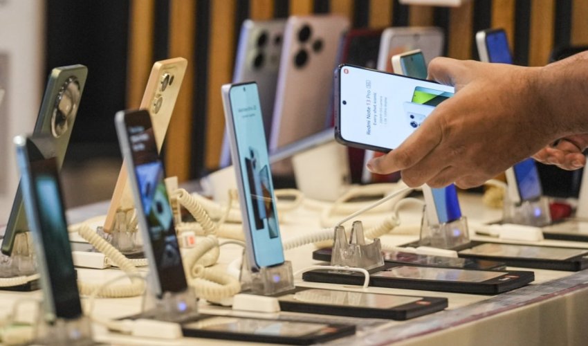 В Азербайджан импортировали более 1 млн смартфонов